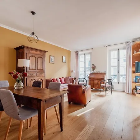Veeve - Amber Blush Apartment