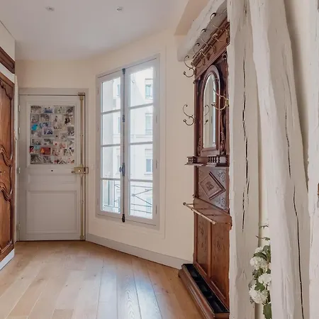 Apartment Veeve - Amber Blush Paris