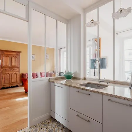 Veeve - Amber Blush Apartment Paris
