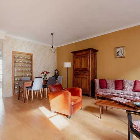 Veeve - Amber Blush Apartment Paris